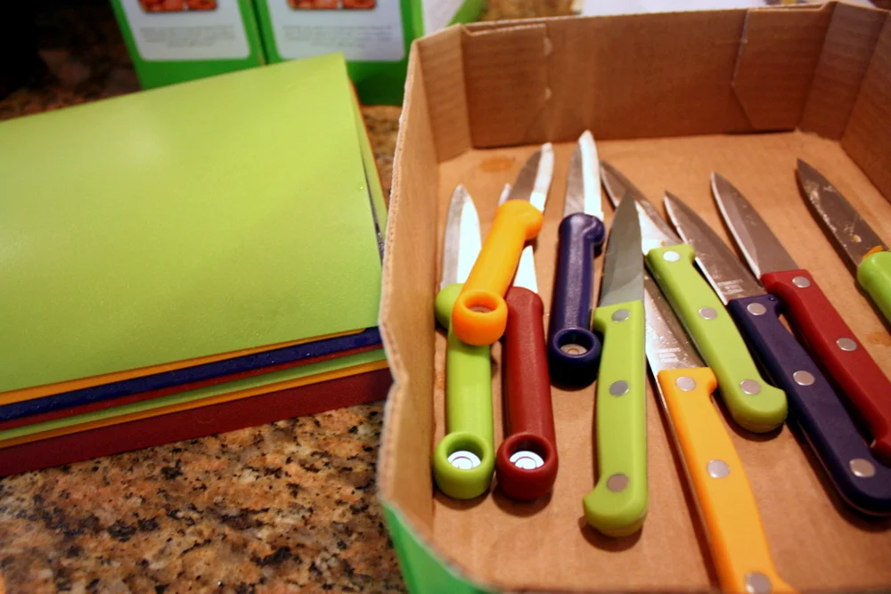  Each of the women in the class had their own prep station, helpfully color-coded with Brook's set of matching knives and flexible cutting boards. 