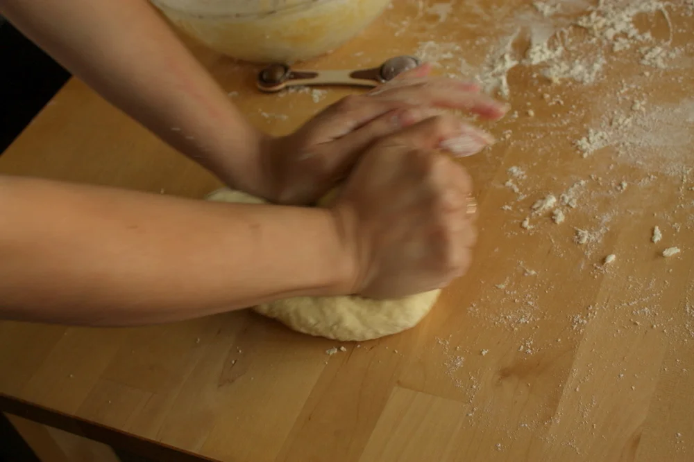  Irina demonstrated her favorite kneading technique. 