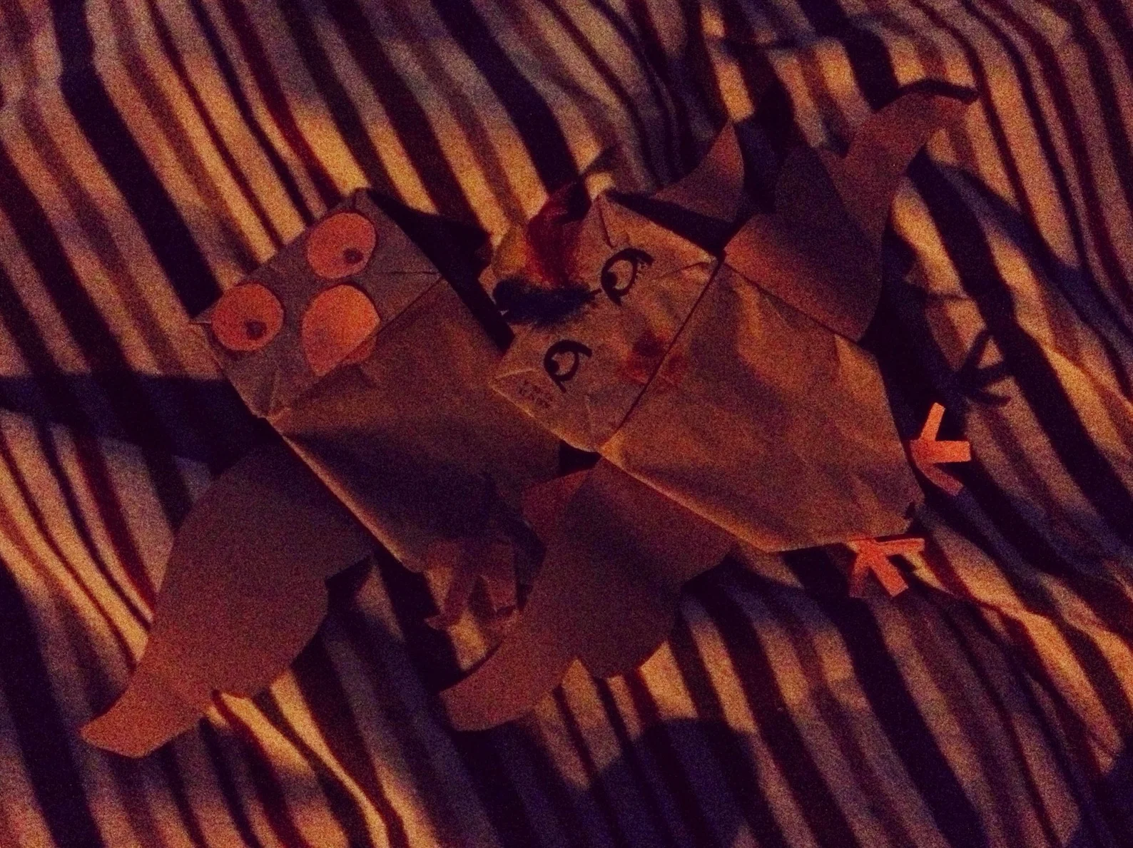  As we waited for the sun to set, there were also birdy crafts for the kids - my friends made these little paper bag birds. 