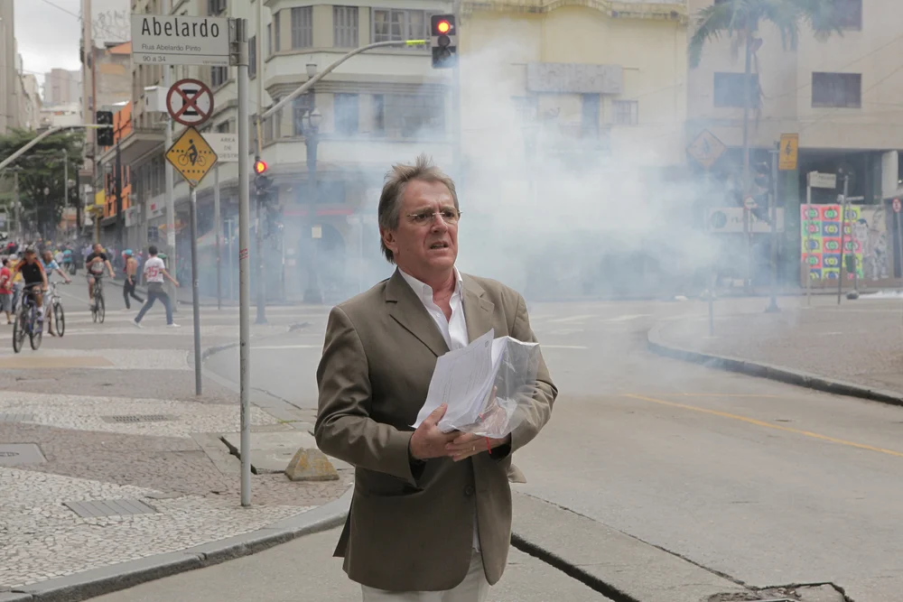 Largo do Paissandu, 4pm, 16 September 2014. Passer-by, with cloud of tear gas in the background