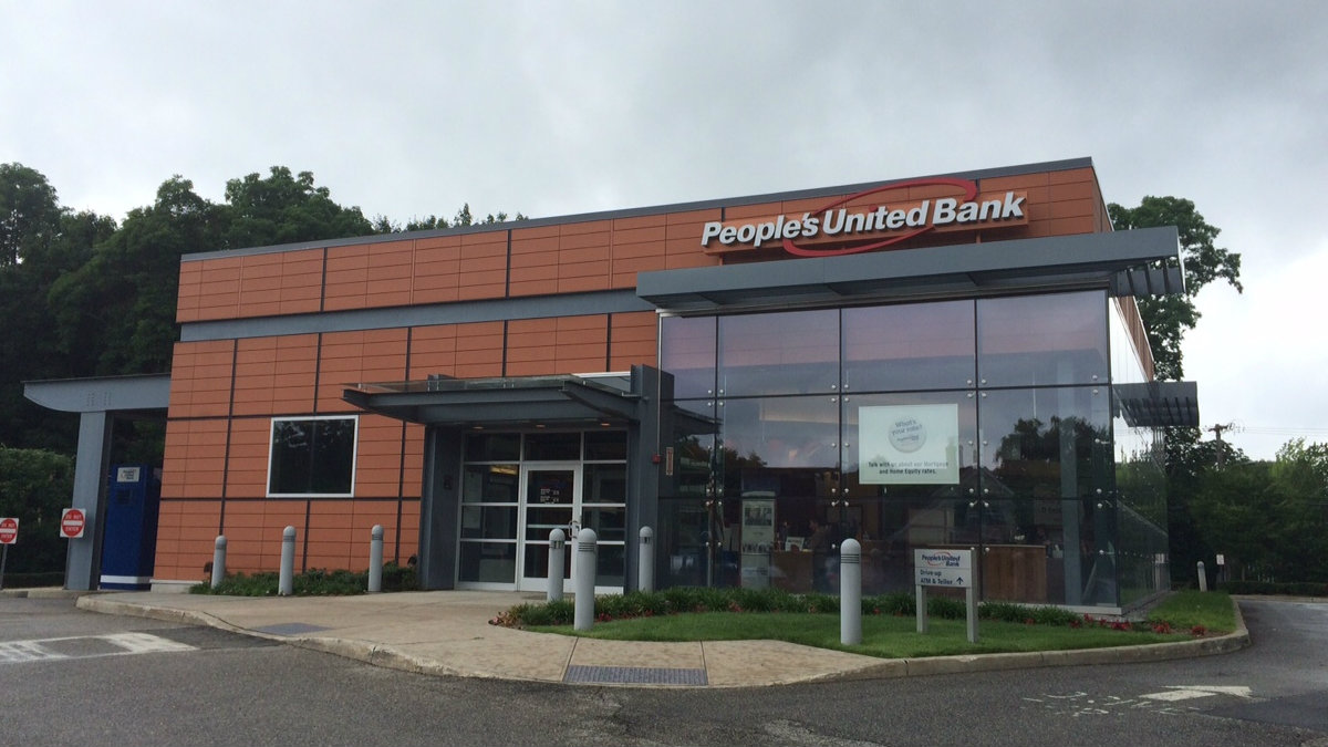 Suffolk police say a unsuccessfully attempted to rob this People's United Bank at 182 E. Main St. in Huntington Tuesday morning before robbing another bank in Deer Park about a half hour later.