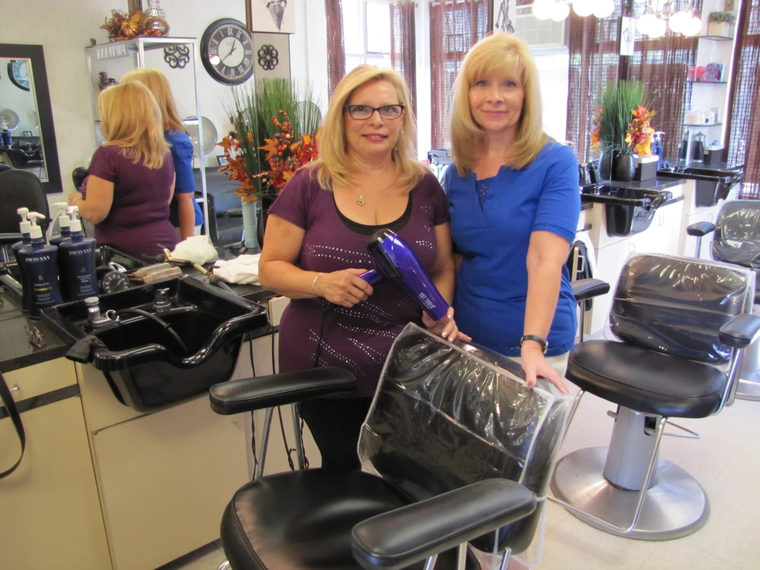 Dee’s Celebrates 35 Years Of Style