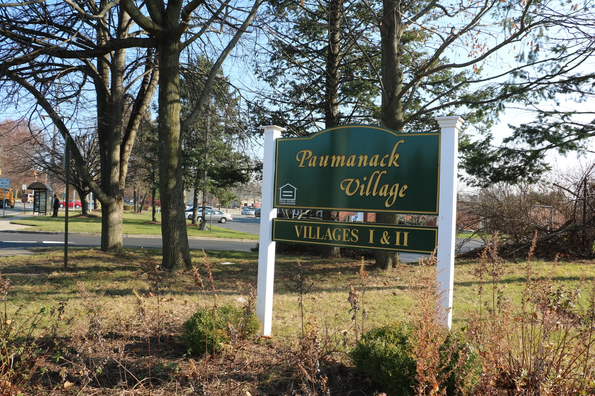 HART Buses Begin Shuttling Paumanack Residents to IGA