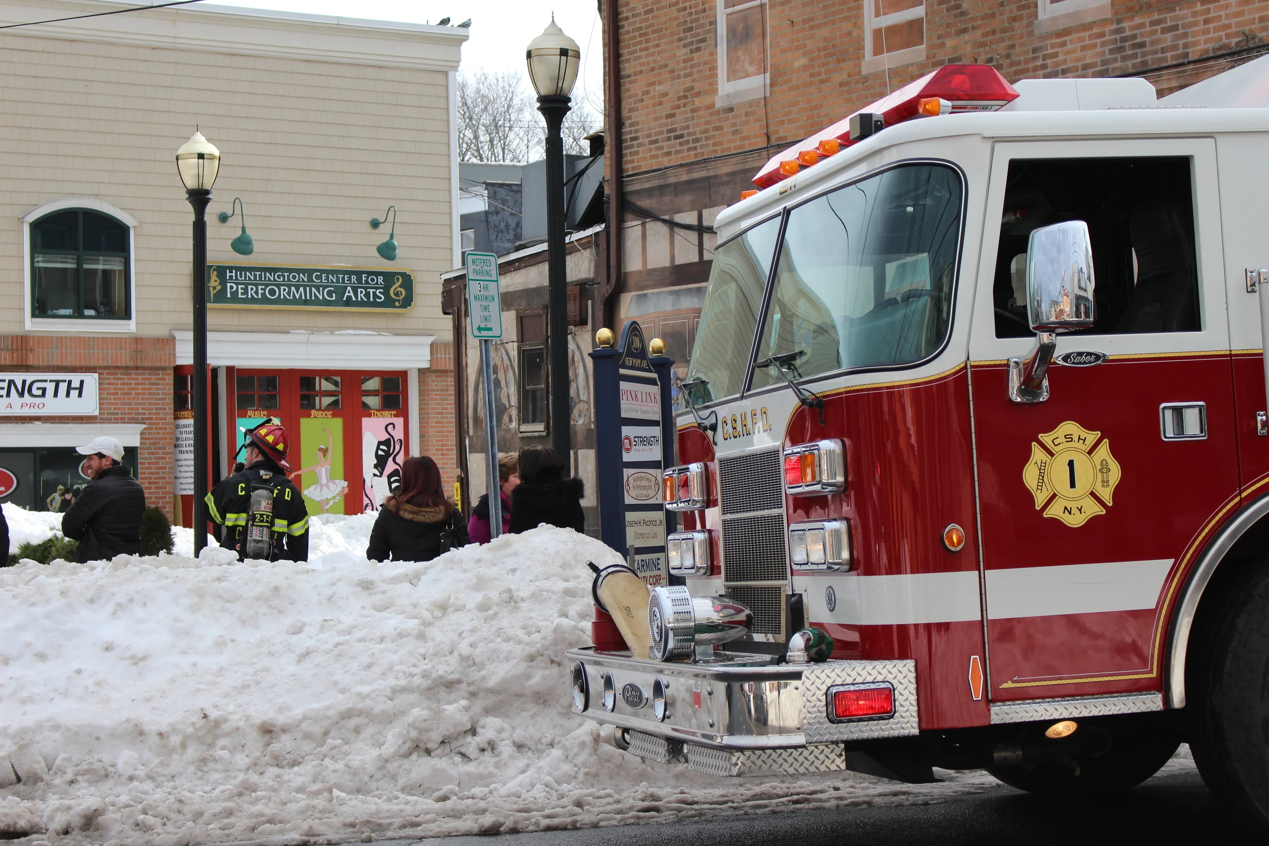 Fire Crews Respond To Gas Leak In Huntington Village