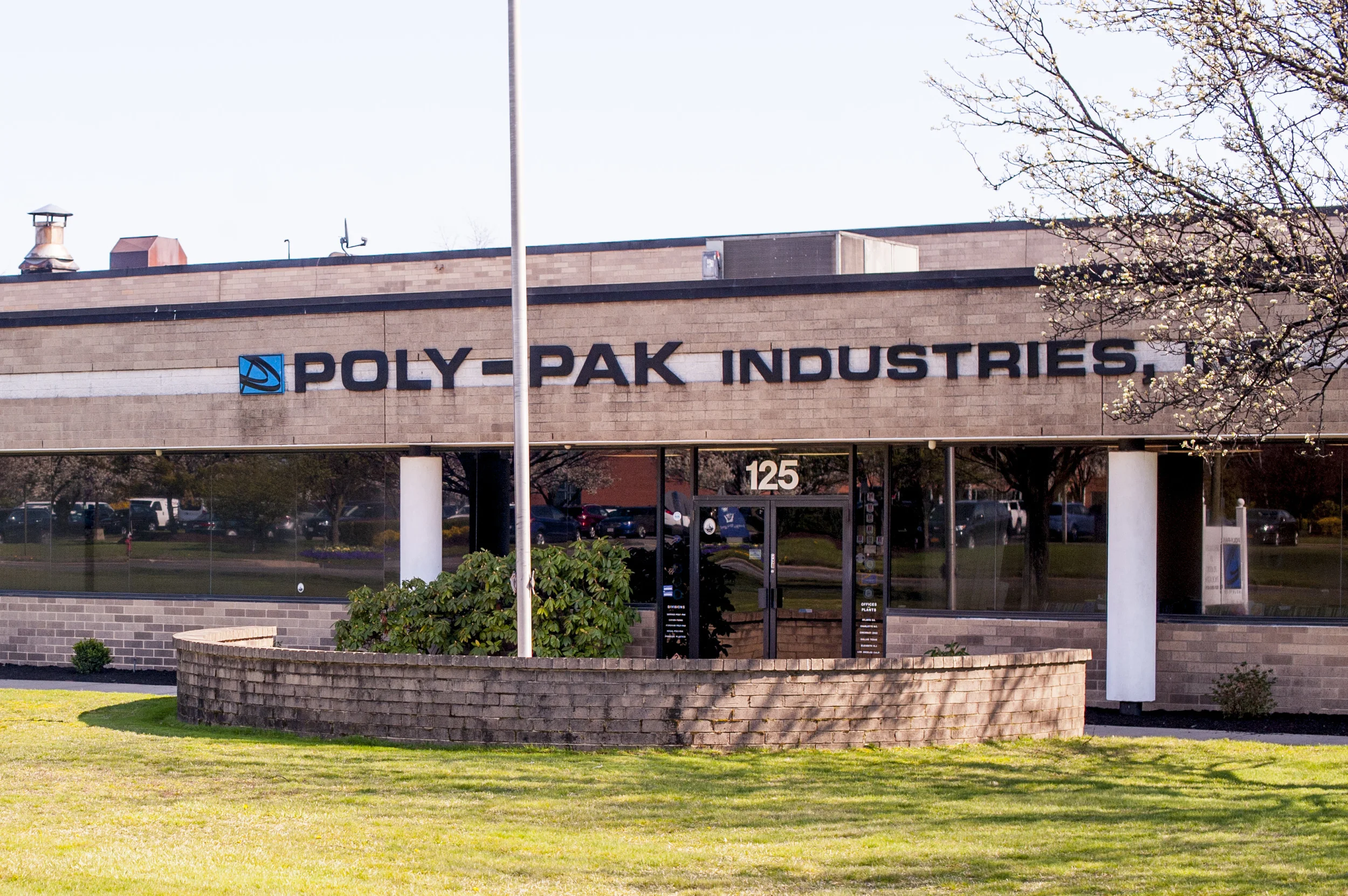 Melville-based manufacturer Poly-Pak Industries has taken a stance against Suffolk County’s proposal to ban use of single-use plastic bags at retail stores.