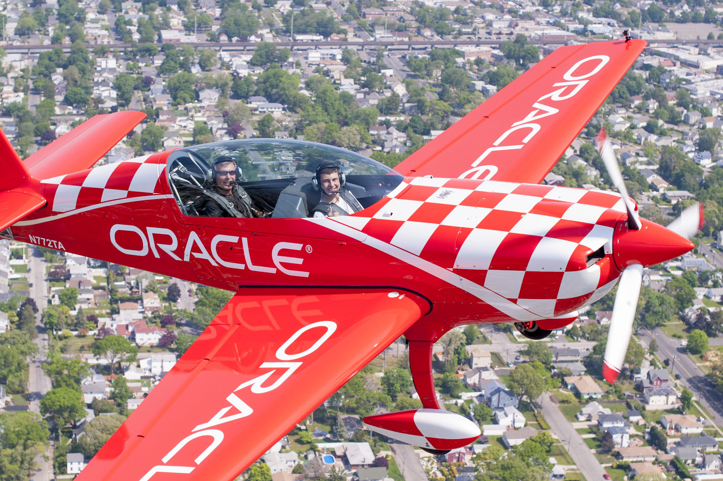 Alex Moynihan found himself earning his first set of wings as a Young Eagle with the legendary pilot Sean Tucker, who celebrates this year the 40th anniversary of his very first air show.