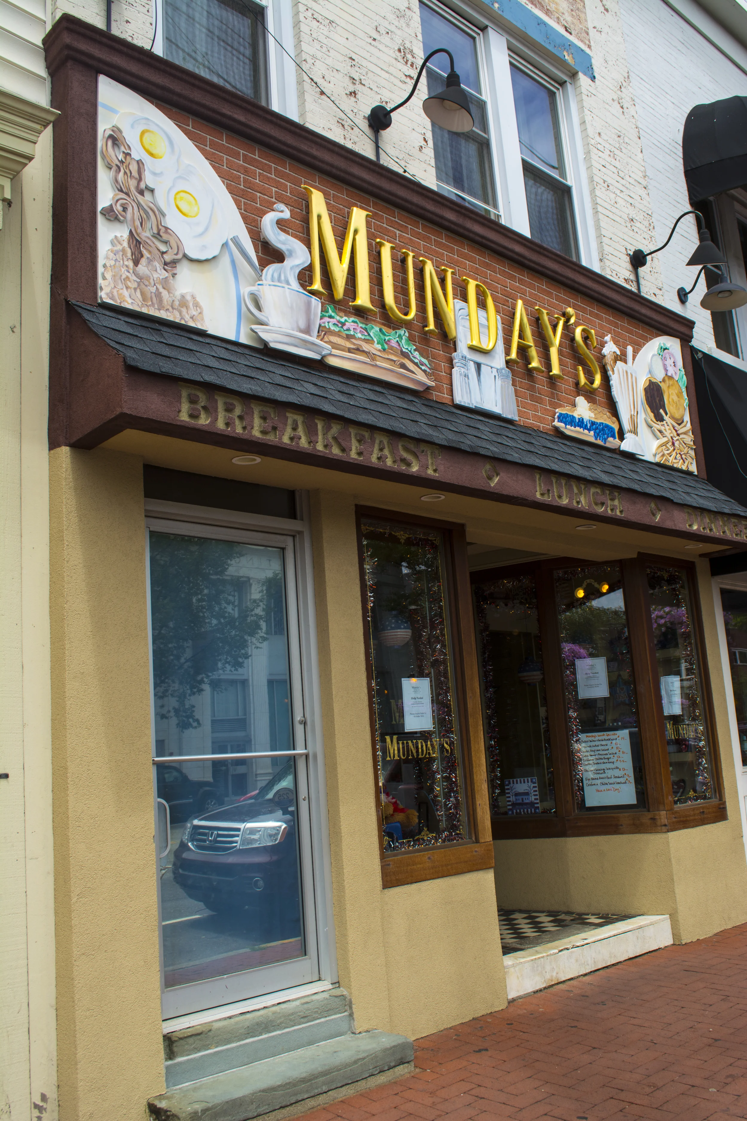A distinct ’60s diner-feel with plenty of tables, booths and seats at the counter, not to mention friendly faces are found at Munday’s in Huntington village.
