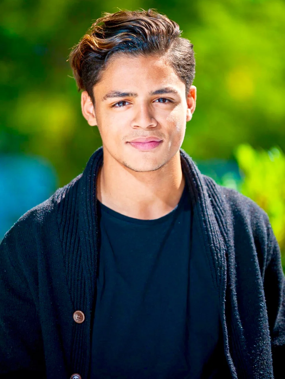 Hills Grad Climbs Acting Ladder