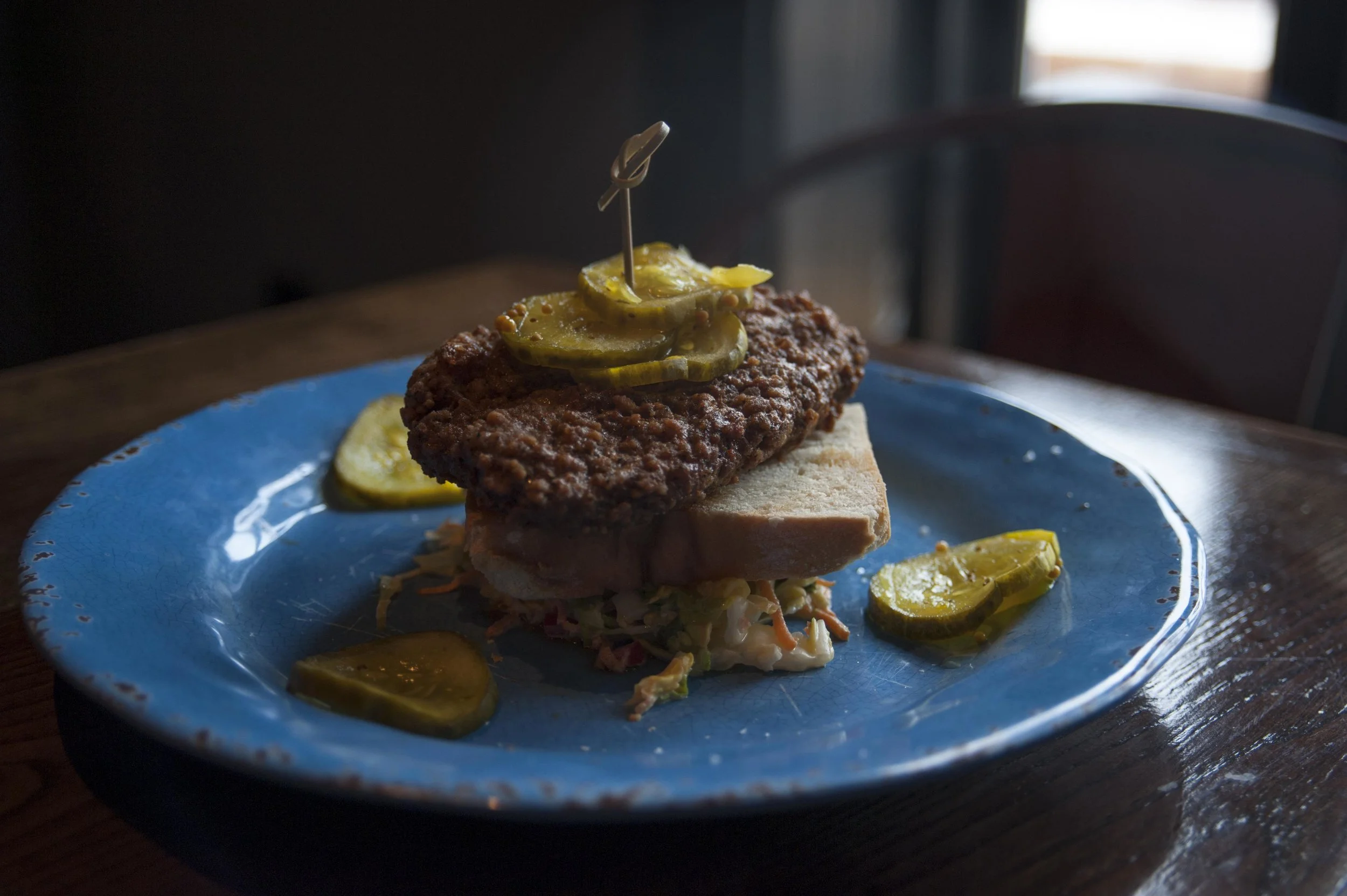  Shining with Southern flare, the Nashville Style Hot Chicken layers bread and butter pickles, white bread and creamy slaw with a crispy, juicy spiced chicken.      