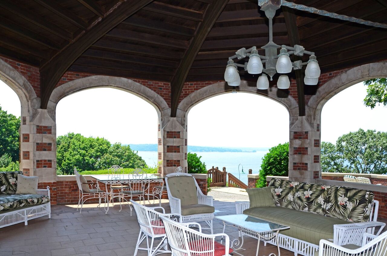   Photos/Paramount Realty USA  