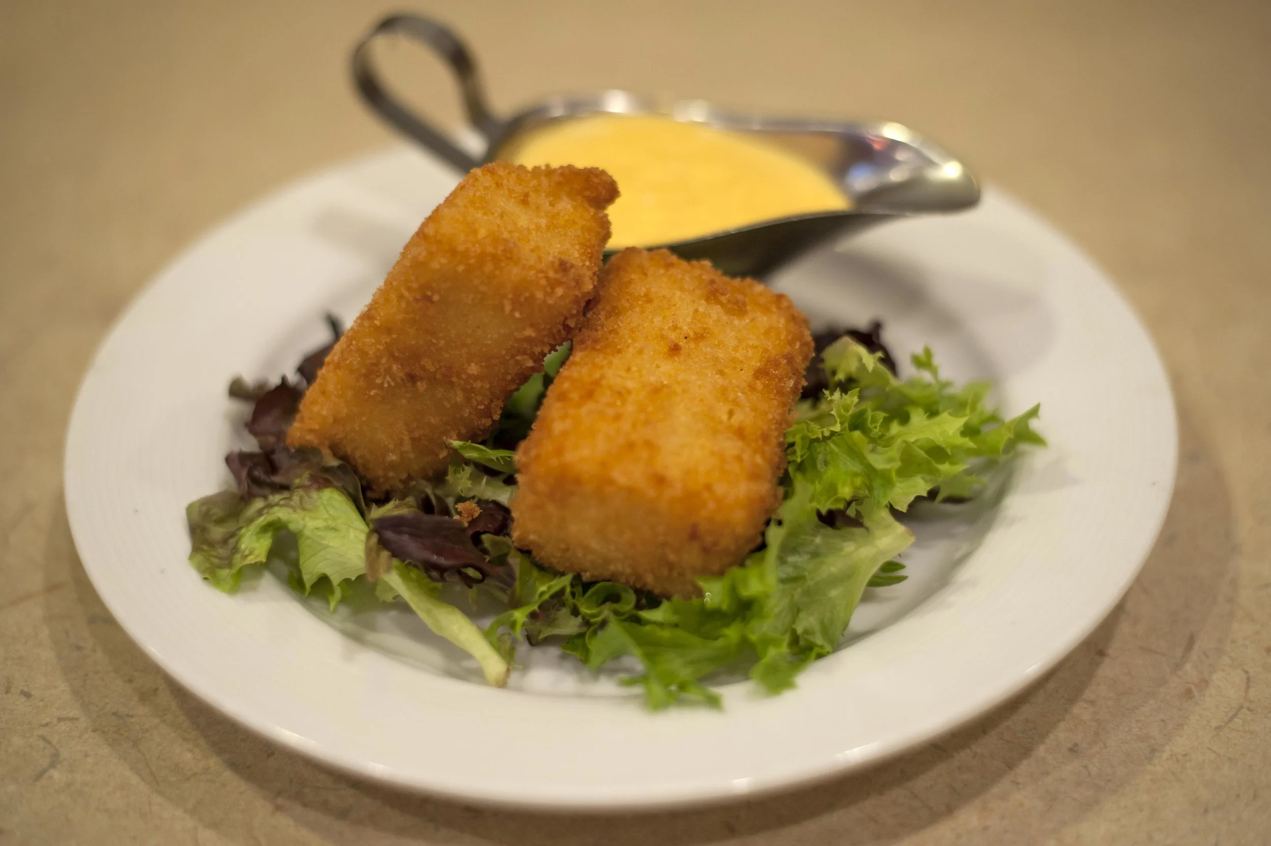  The Deep Fried Mac ‘n’ Cheese features a wholesome helping of mac ‘n’ cheese, deep fried to crispy perfection with a side of cheddar cheese sauce. 