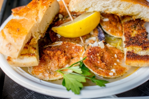  Try the Whole Baked Clams for a tasty treat of garlicky proportions, served with crunchy slices of garlic bread. 