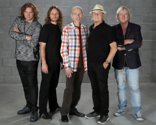 Yes band members, from left, Billy Sherwood, Jon Davison, Steve Howe, Allan White and Geoff Downs. Photo by Glenn Gottlieb