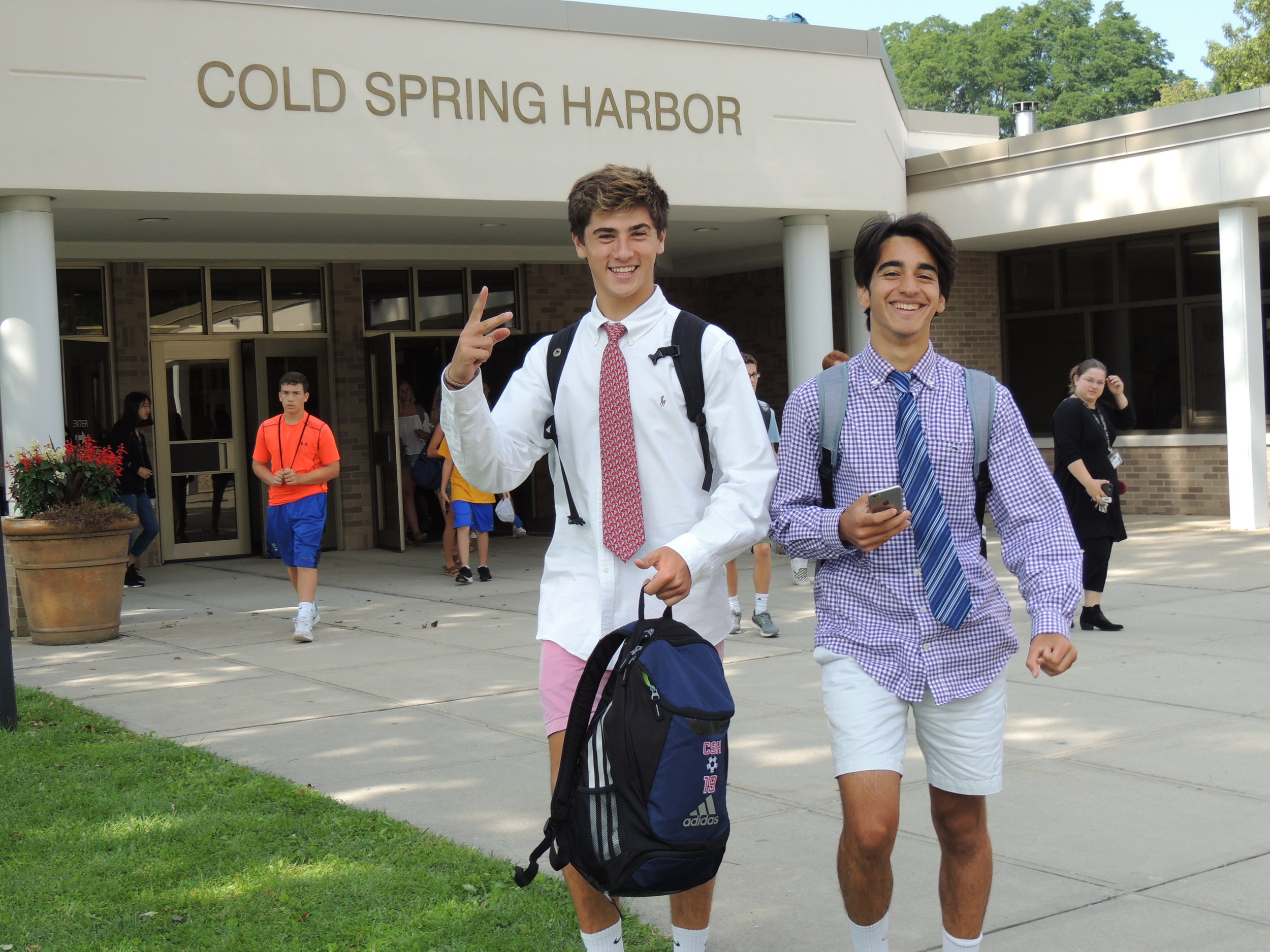   Cold Spring Harbor high schoolers pose for a picture on the first day of school.&nbsp;  Photo/Cold Spring Harbor School District  