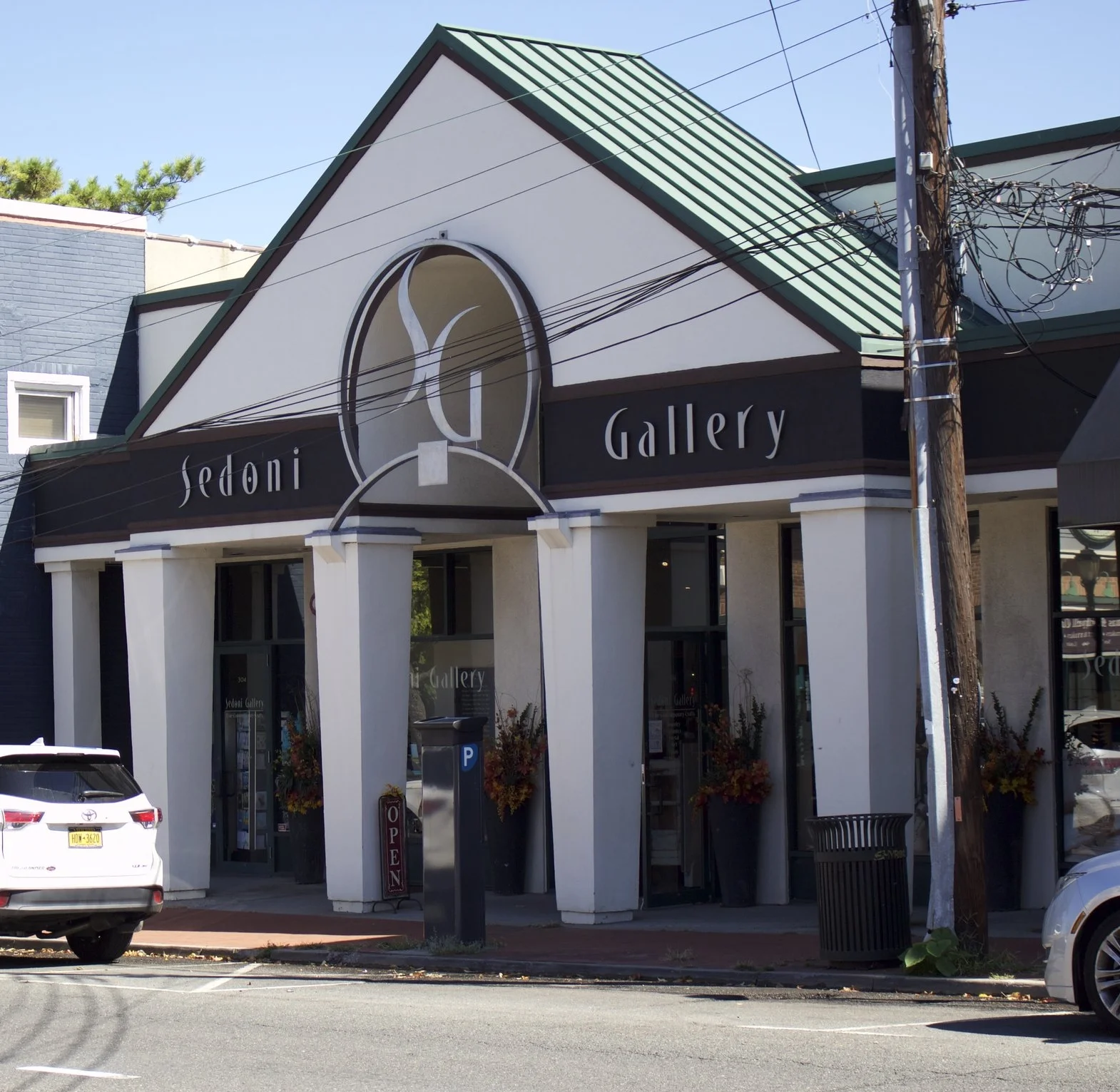 Sedoni Gallery: An Eclectic Wonderland