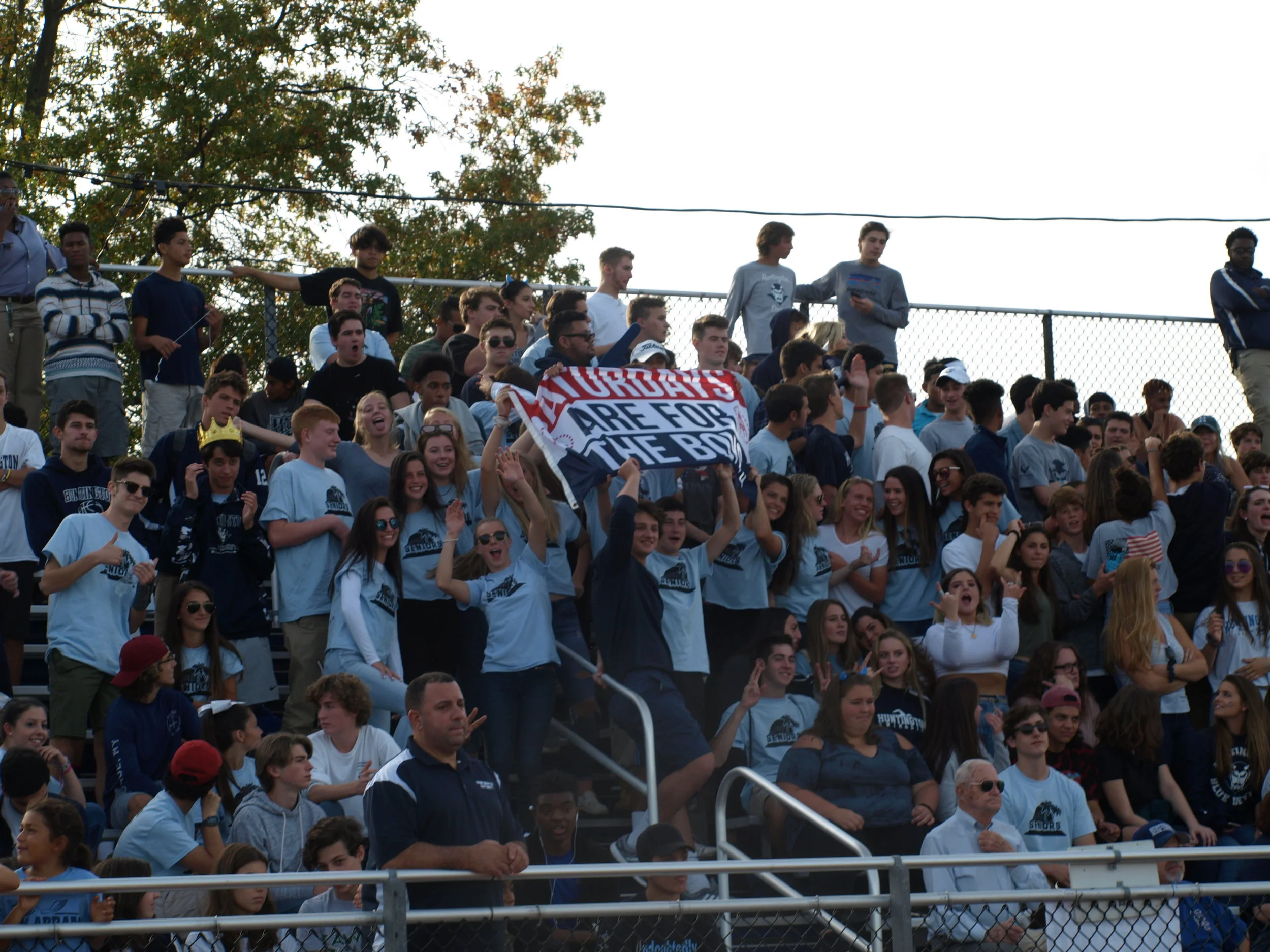   A crowd of nearly 2,000 students, alumni and fans packed Blue Devils Stadium for Huntington’s Homecoming game on Saturday.   Long Islander News Photo/Connor Beach  