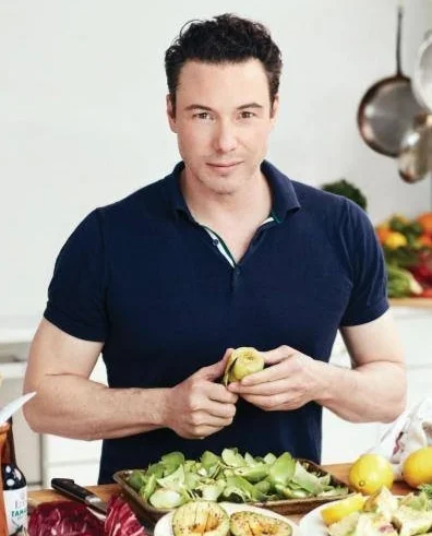 Celebrity Chef Rocco DiSpirito will sign copies of his “Rocco’s Healthy + Delicious!” cookbook at Book Revue on Nov. 30.