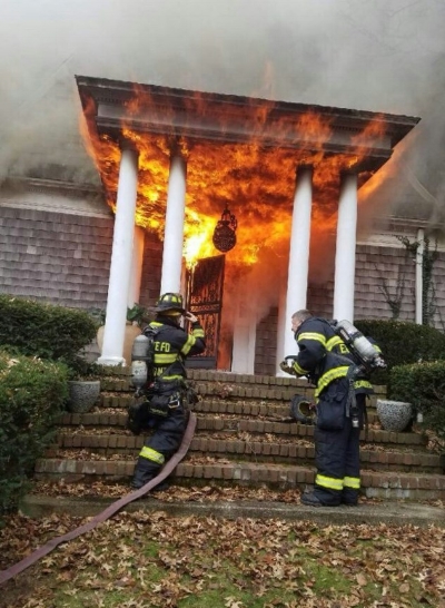   Local fire departments and police officers battle a fire in the Village of Huntington Bay that destroyed a historical home in Bay Crest.     Photos/Steve Silverman        