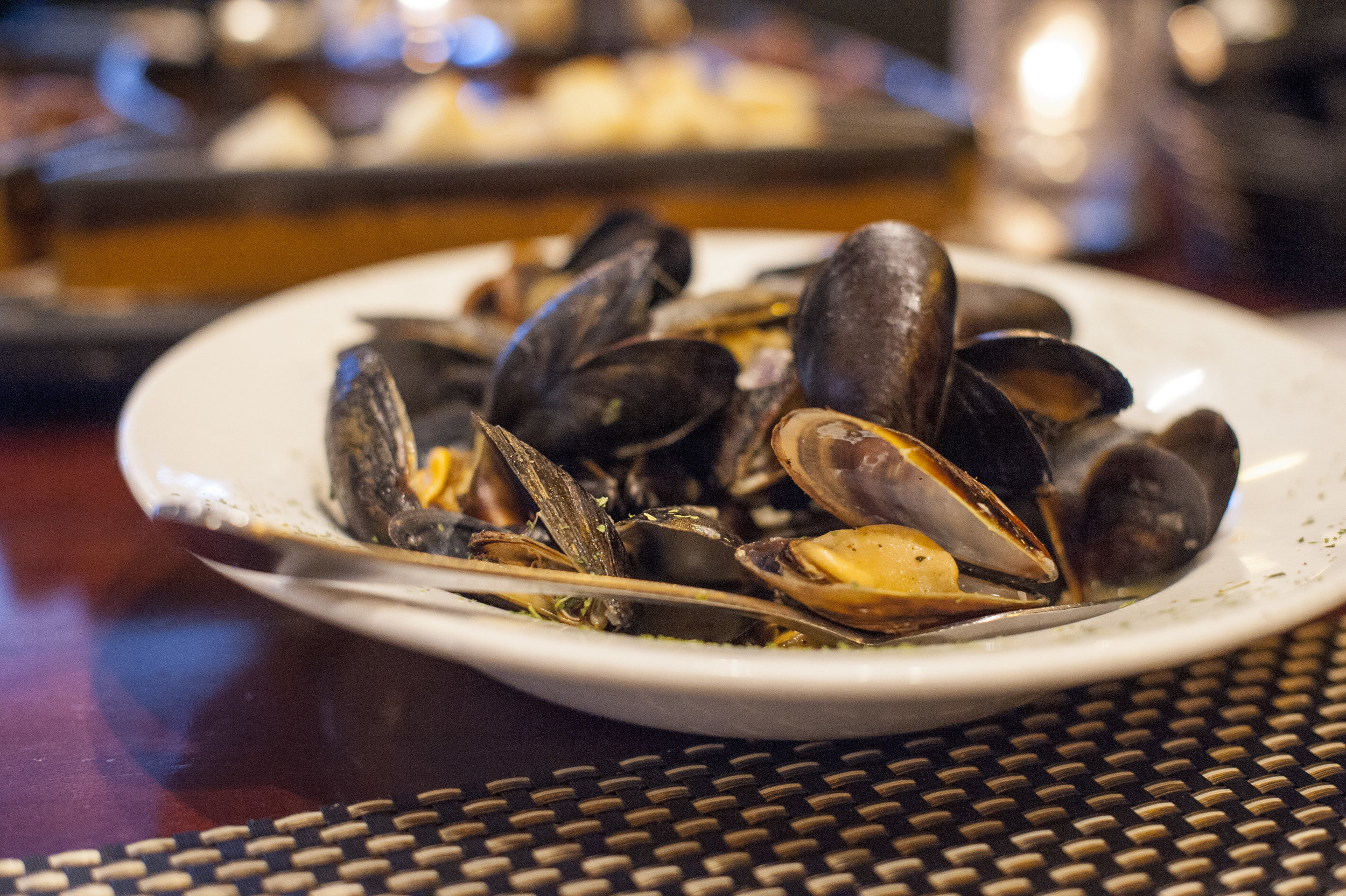   The P.E.I. Mussels are available with either white wine garlic sauce or fra diavolo – they’re on the $40 menu at Black &amp; Blue as an appetizer choice.  