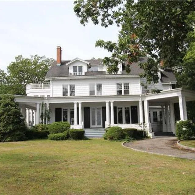 Iconic Huntington Bay Home Vanishes From Harborside