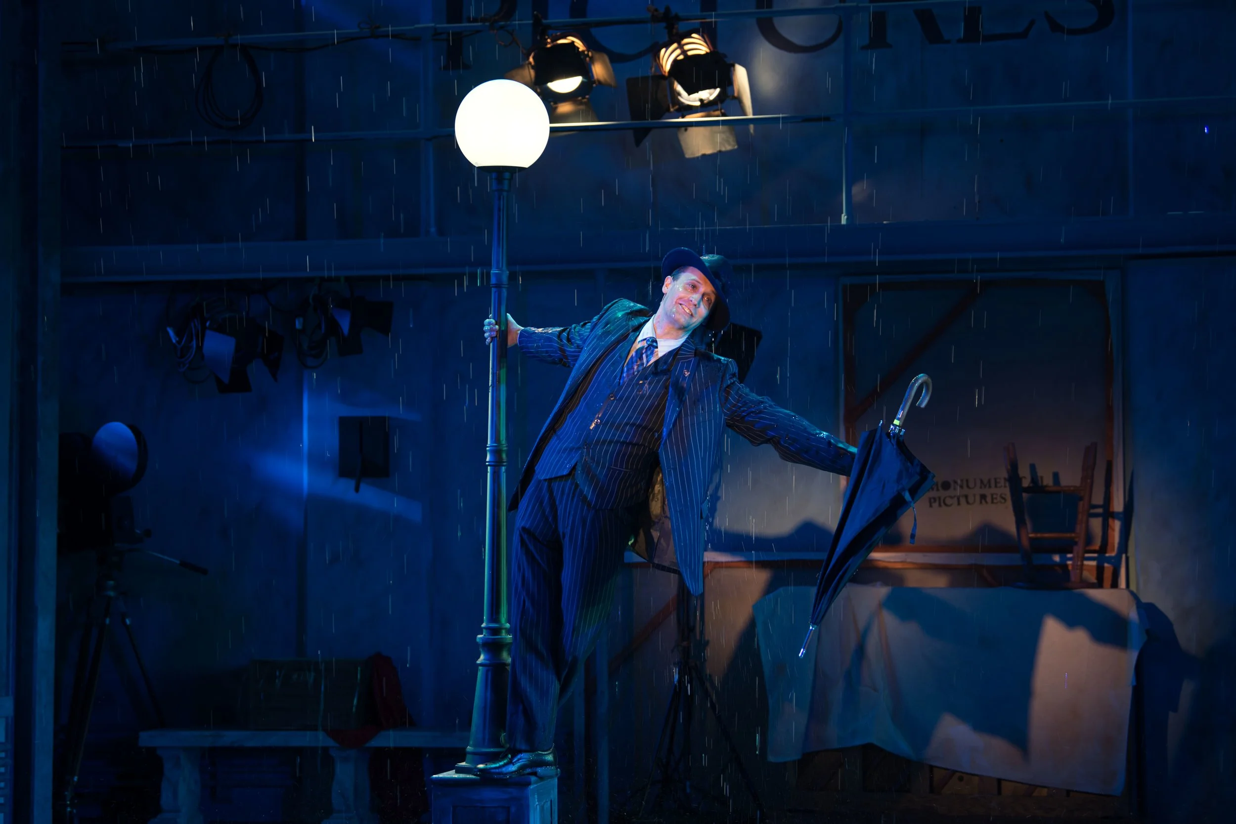   Danny Gardner dazzles audience members portraying the lovestruck Don Lockwood in the iconic scene from “Singin’ in the Rain.”   (Photos/Michael DeCristofaro)  