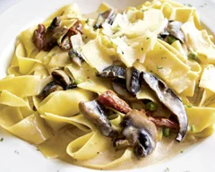 What better dish is there to share at an Italian restaurant than pasta, and Eatalia (34 New Street, Huntington) serves up some great tasting options. One of the restaurant’s best sellers is the Papadella Salese ($20/$26) featuring wild mushrooms, prosciutto, sun-dried tomato, peas and truffle cream sauce. The thick pasta is a good choice to capture the creamy sauce that, along with the mushrooms, adds a deep earthy flavor that complements the sweetness of the sun-dried tomato. This is a dish that the whole family will want to try.