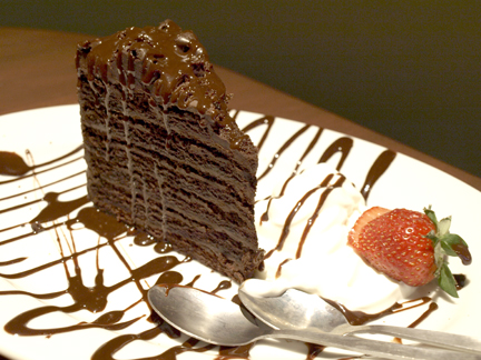  Bar Louie’s chocolate cake ($9.99) is a heavenly way to end a meal. 