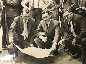 FBI agent E.J. Connelley, center, studies a map of the Parsons estate in the 1930s. Learn about the still-unsolved murder at Huntington Historical Society’s Lunch & Learn.