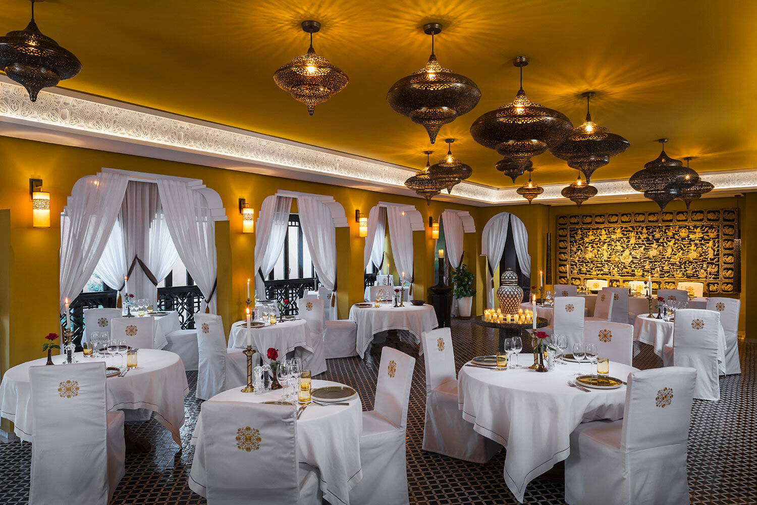 Kasbah-Tamadot-restaurant-interior