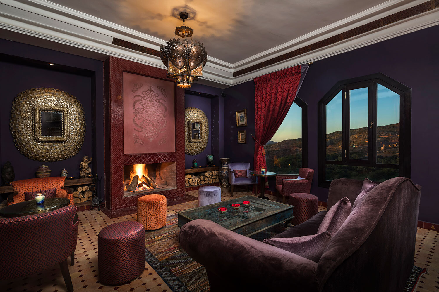 Kasbah-Tamadot-sitting-room-evening