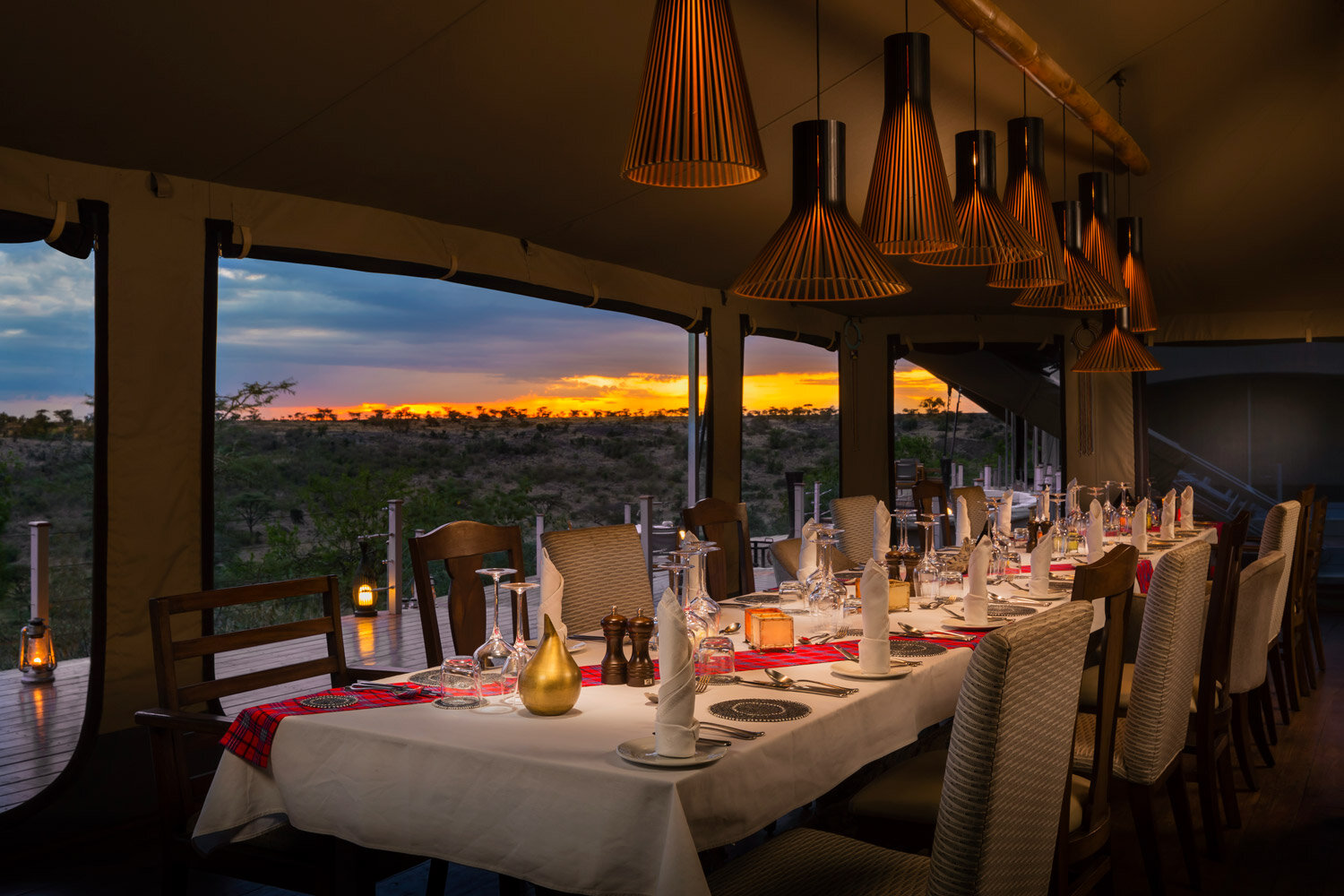 evening-dining-restaurant-sunset
