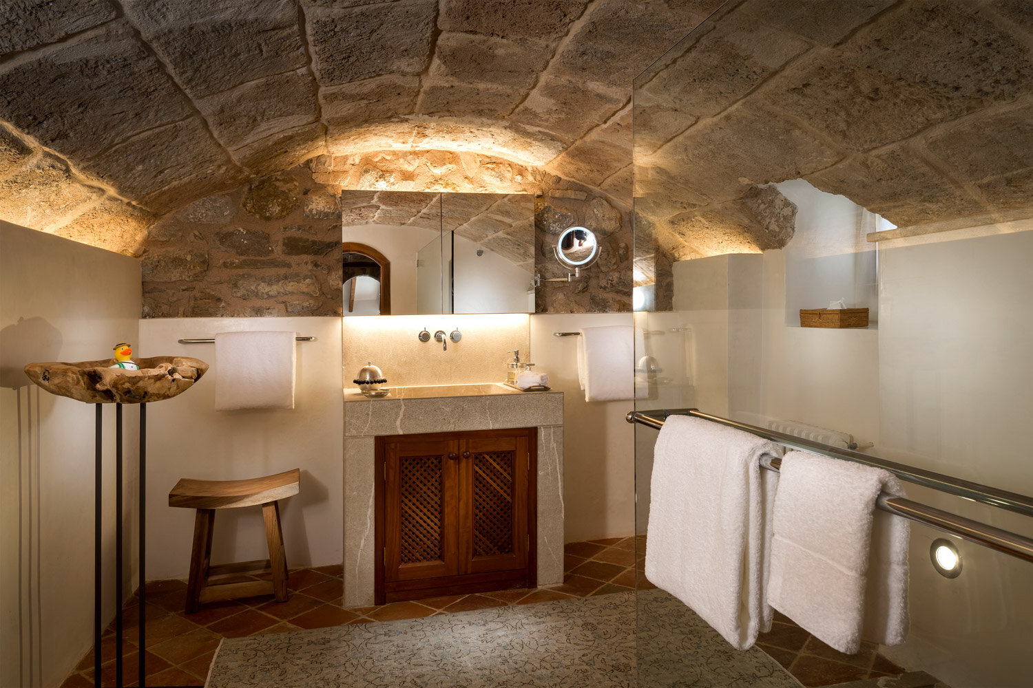 underground-bathroom-grotto