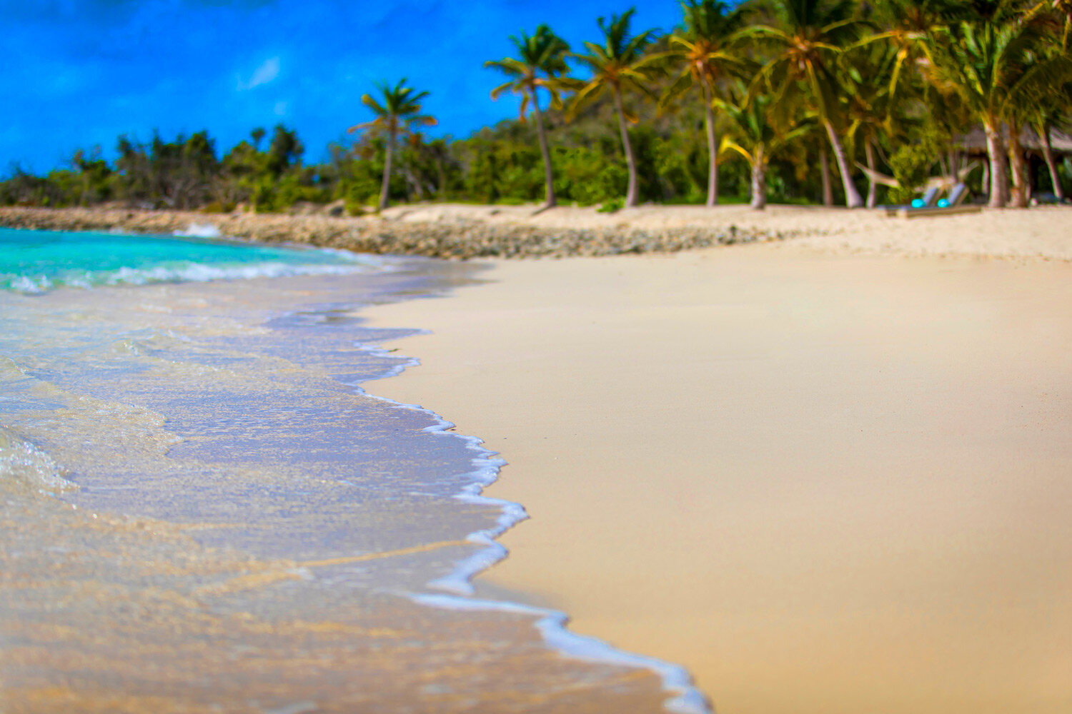 caribbean-sea-lapping-on-the-beach-moskito-island