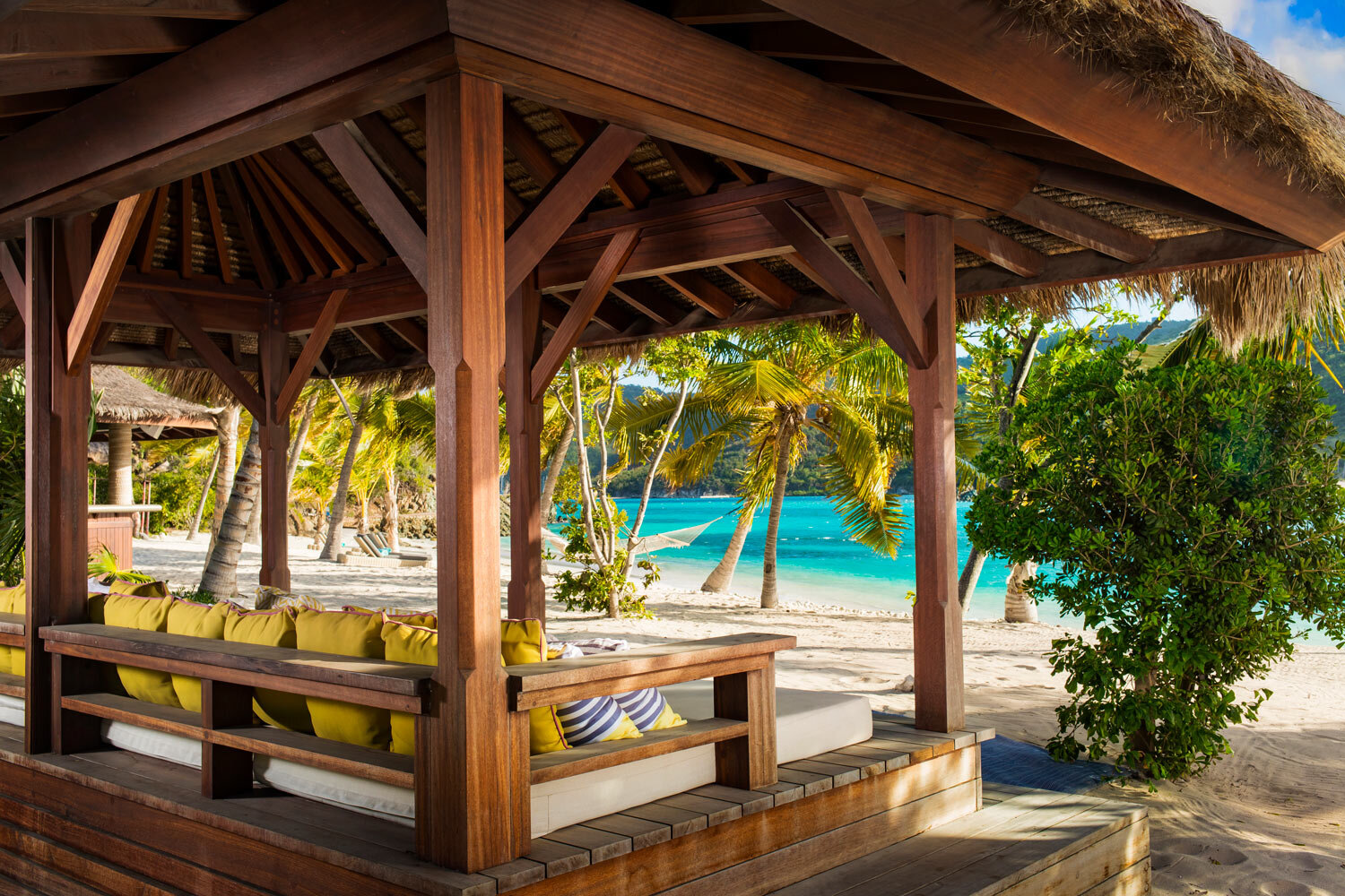 dining-on-the-beach-on-moskito-island