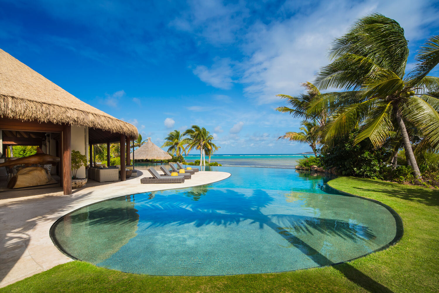 swimming-pool-on-moskito-island-photo