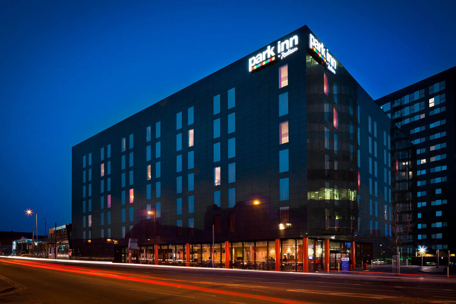 manchester-park-inn-night-exterior