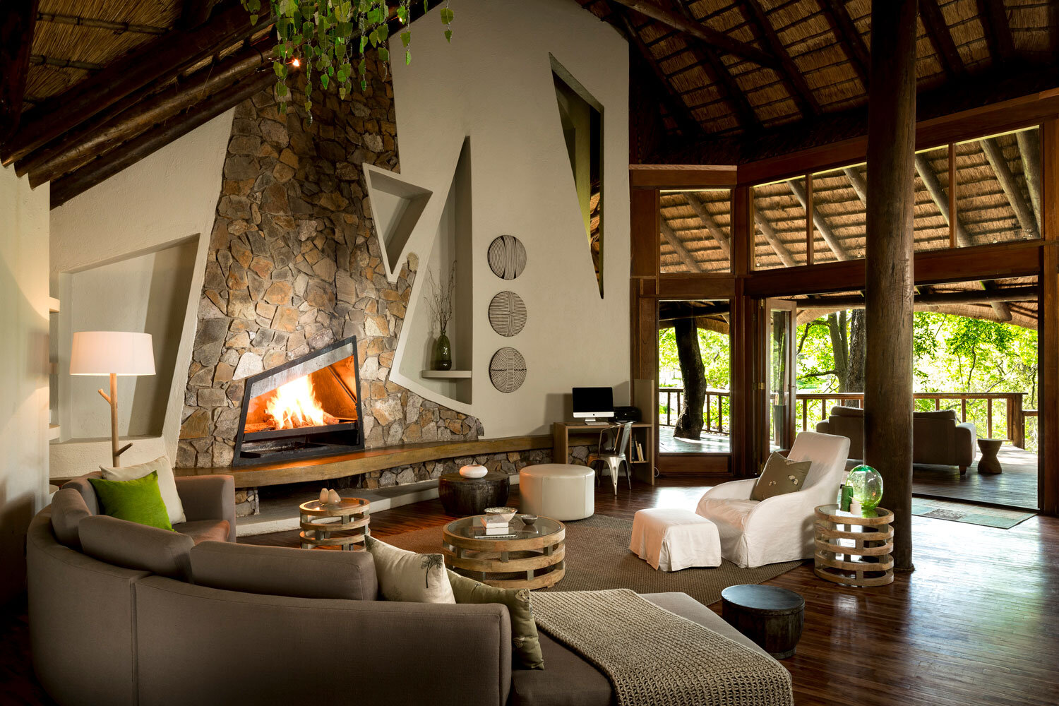 south-african-safari-lodge-lounge