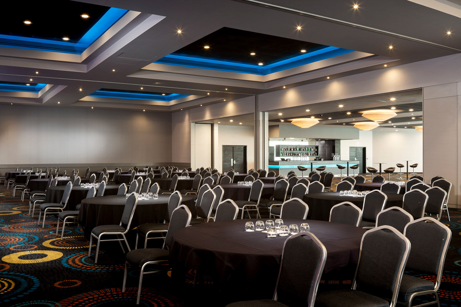 cabaret-style-meeting-setup-park-inn-heathrow