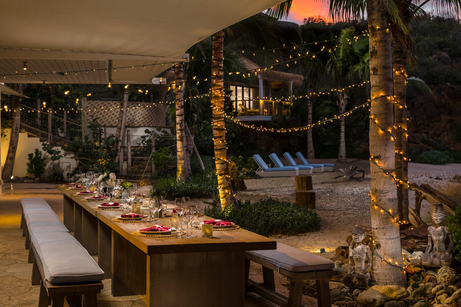 private-dining-on-the-beach-at-night