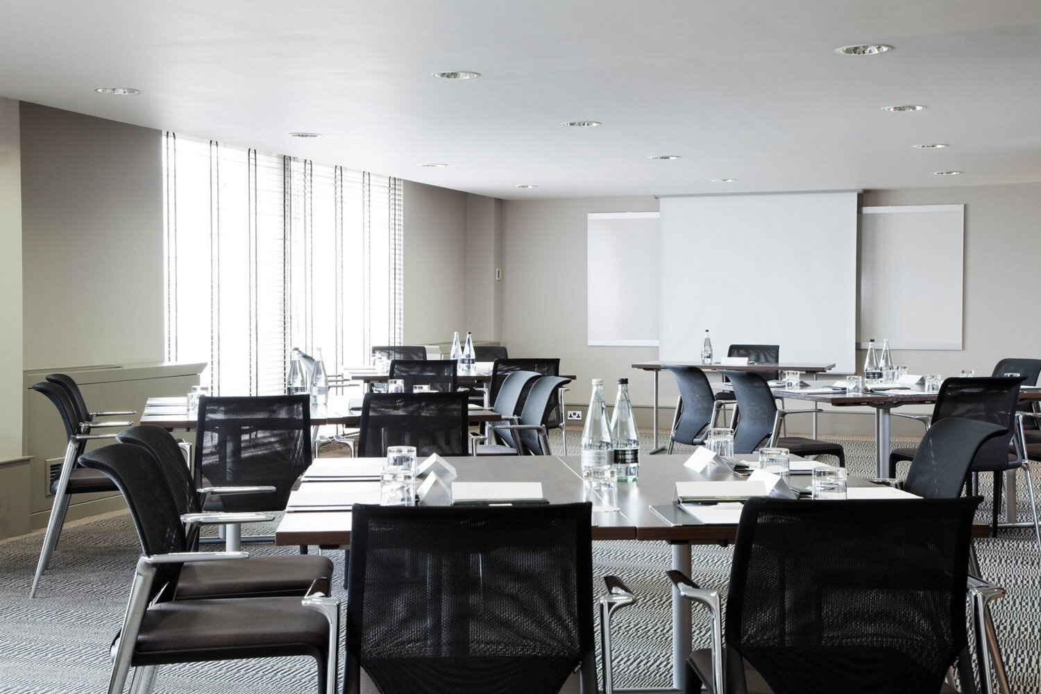 precise-meeting-rooms-photography-by-visualeye