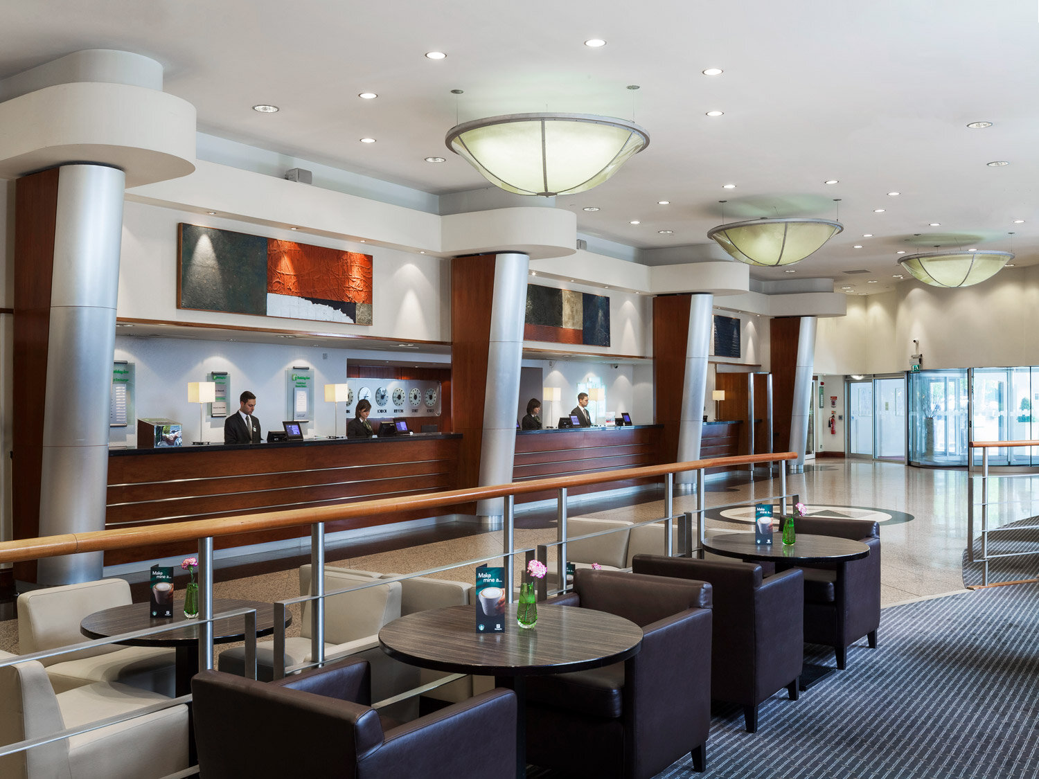 holiday-inn-kesington-forum-lobby-interior