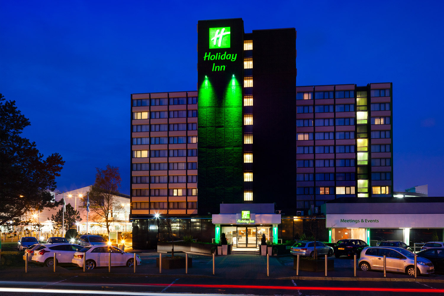 london-hotel-night-shot-holiday-inn