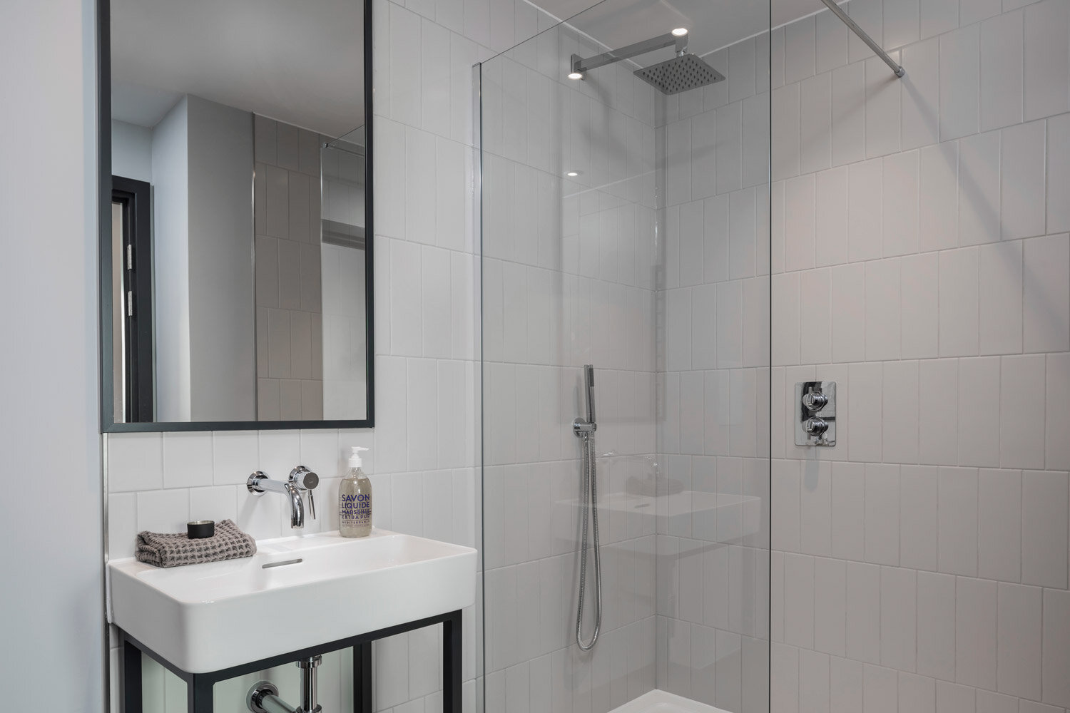 interior-bathroom-images-for-bouygues-by-visualeye