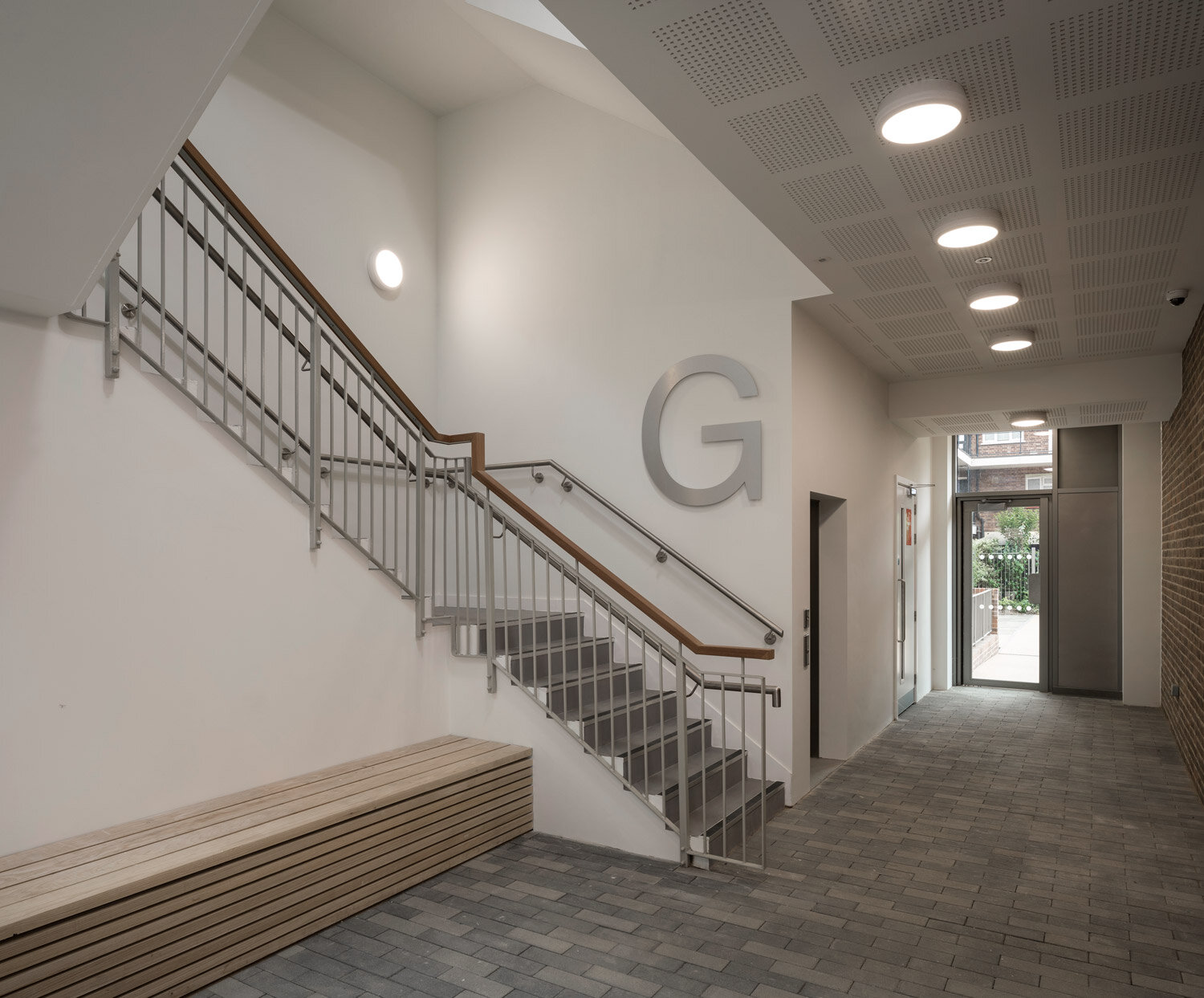 bouygues-construction-uk-interiors-hallway-