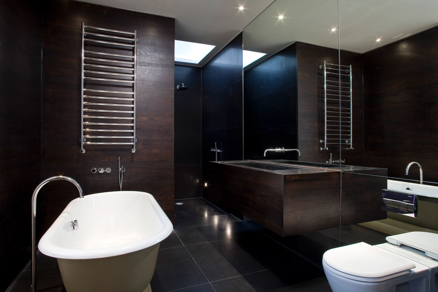 deluxe-bathroom-in-superprime-property