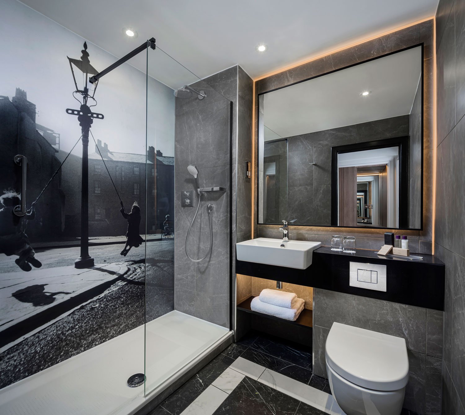 almarose-bathroom-queens-hotels-leeds.jpg