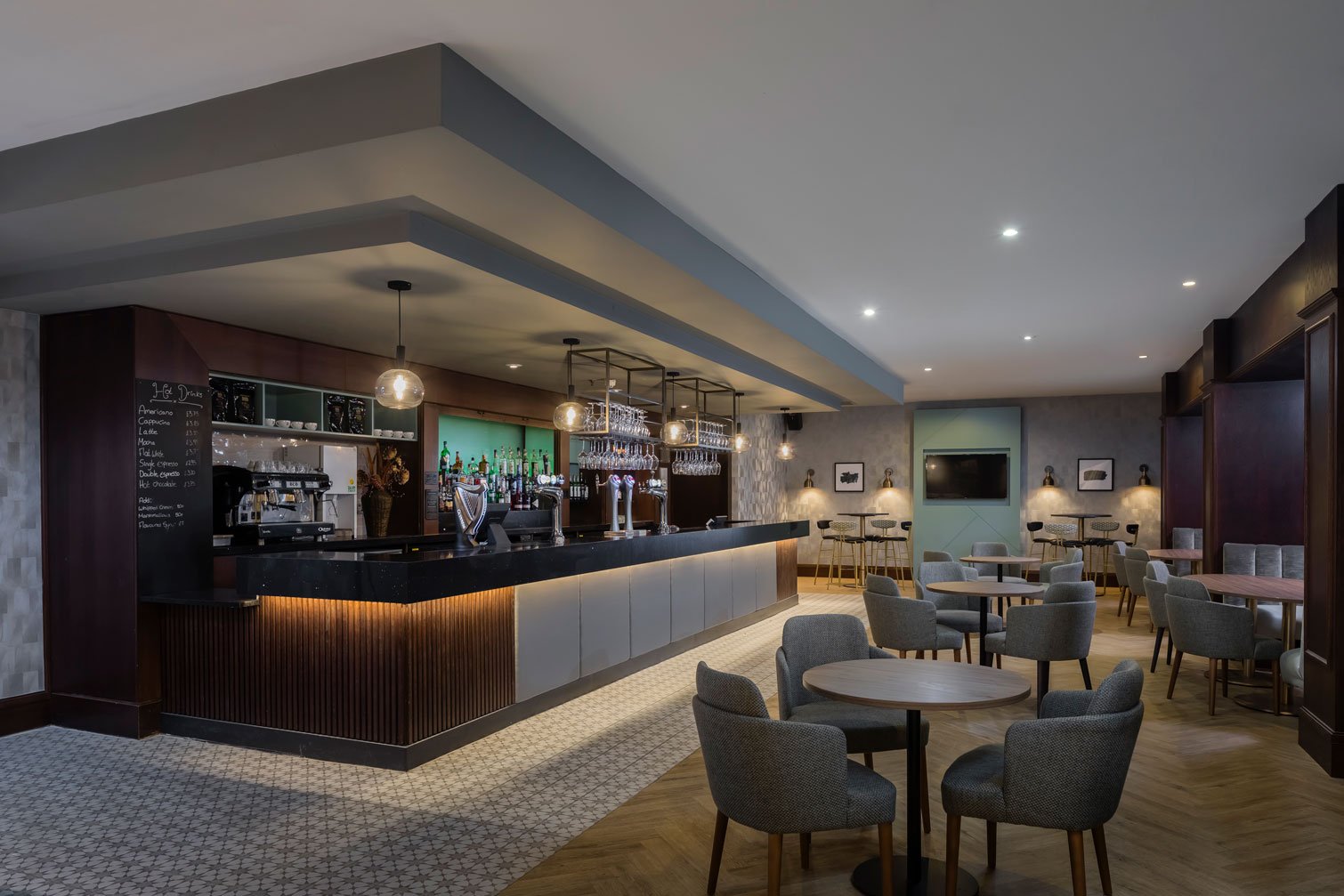 q-hotels-collection-ashford-international-bar.jpg