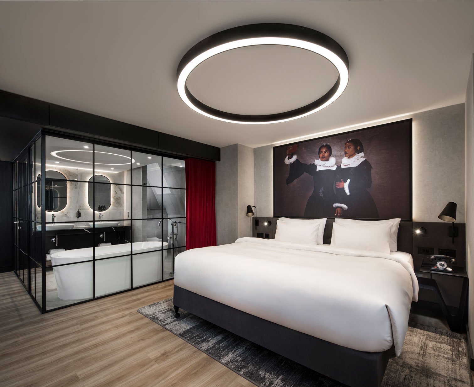 hotel-bedroom-suite-radisson-red-liverpool-lime-street-station.jpg