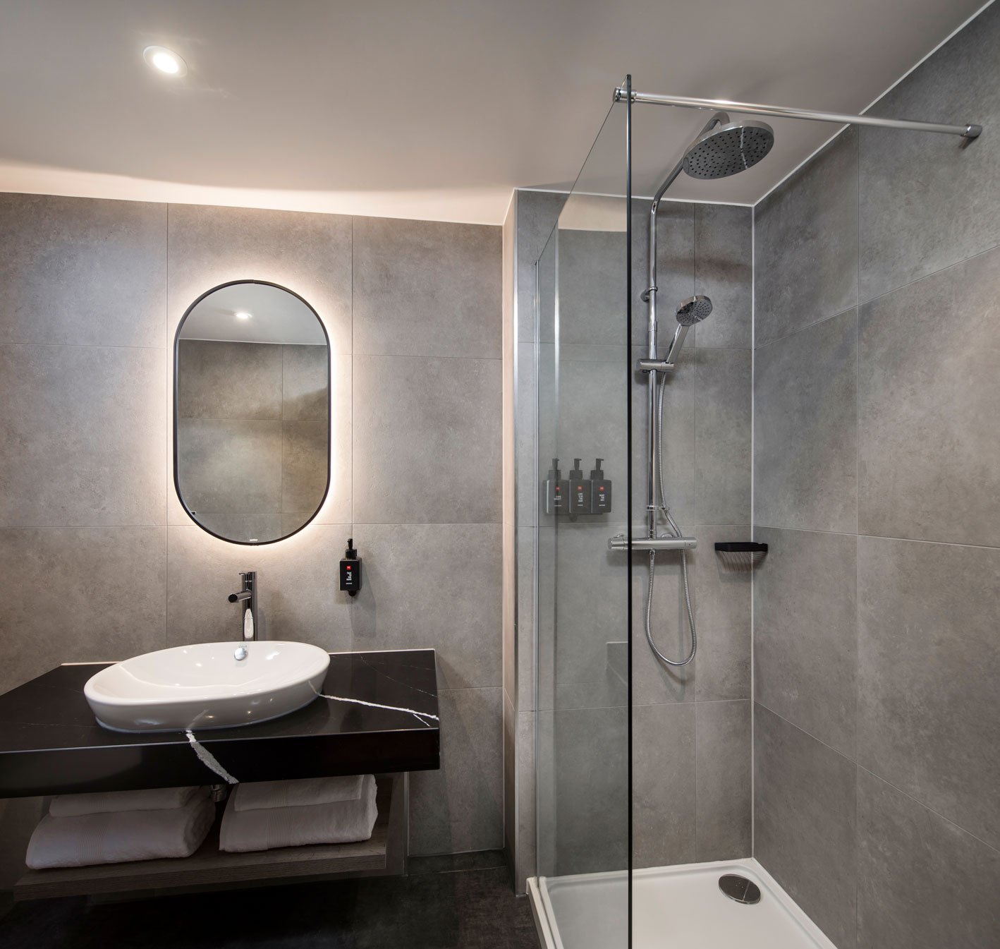 interior-photography-hotels-bathroom-radisson-red-lime-street-liverpool.jpg