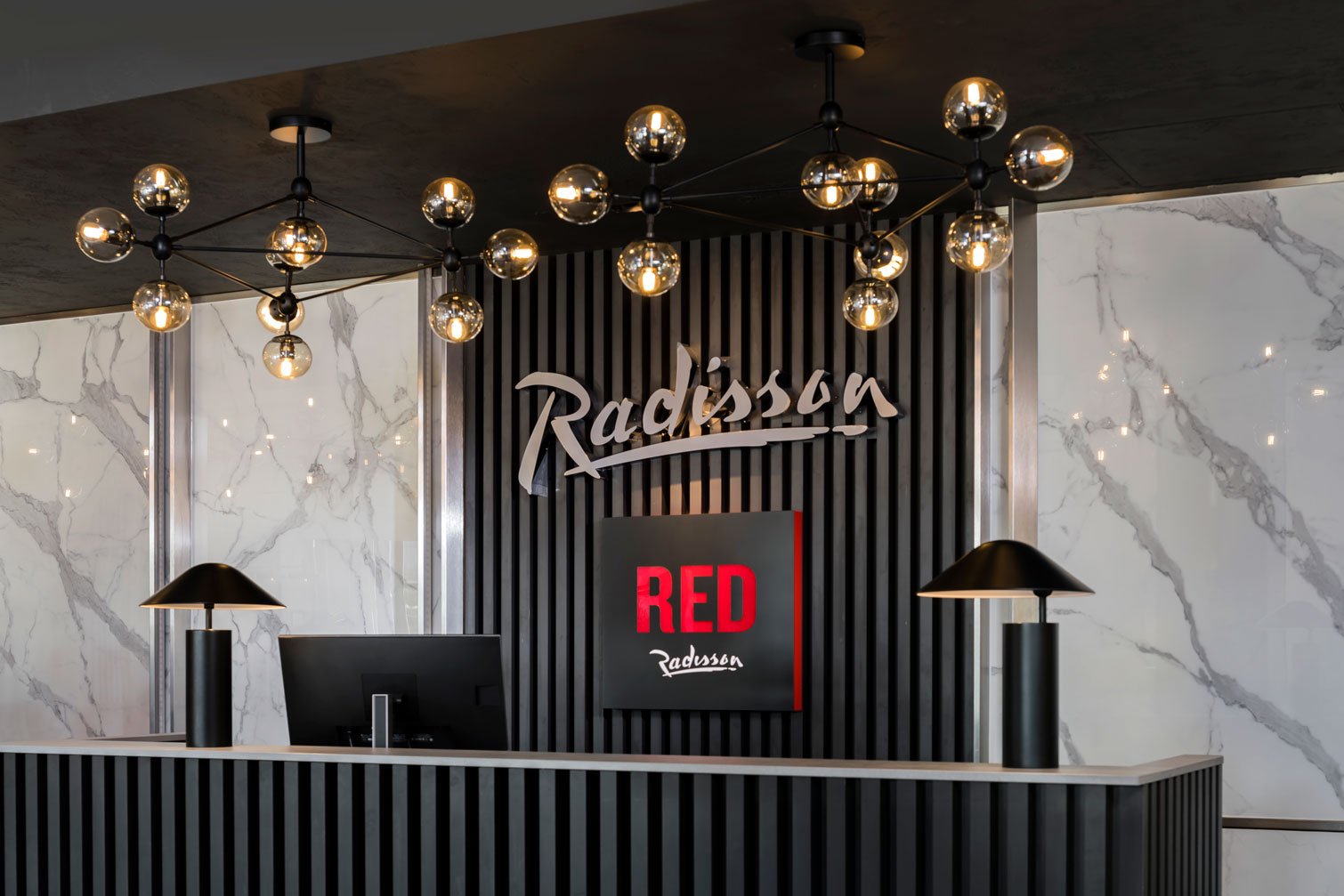 radisson-red-heathrow-england-reception-image-photo.jpg